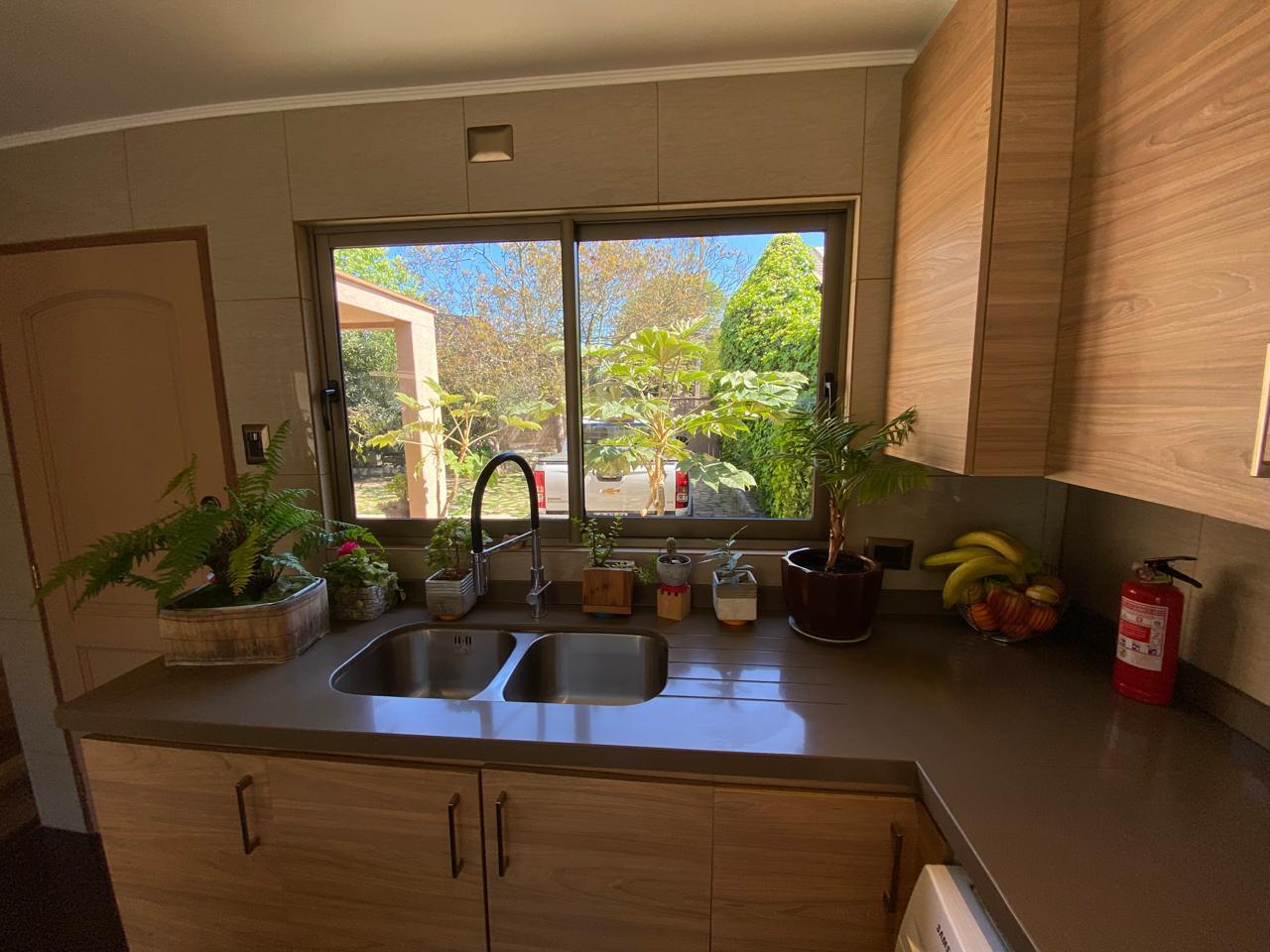 Hermosa casa sólida con piscina en Los Romeros